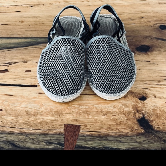 MADE IN SPAIN Women's Espadrilles US size 7 1/2 black & silver flat sole - Picture 7 of 9